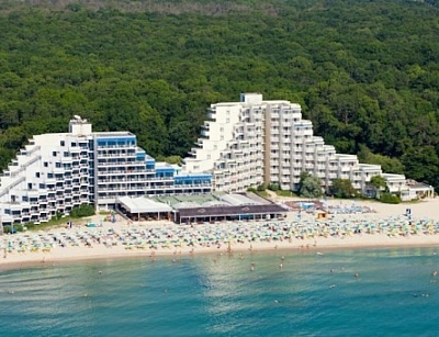 Ранни записвания за лятна почивка на първа линия в  хотел Мура*** Албена! Нощувка на база All inclusive + чадър и шезлонг на плажа и басейна!!!