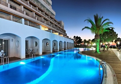 Ранни записвания за лято 2024г. в BATIHAN BEACH RESORT 4*, Кушадасъ, Турция! Автобусен транспорт + 7 нощувки на човек на база All Inclusive. Дете до 12.99г. безплатно!