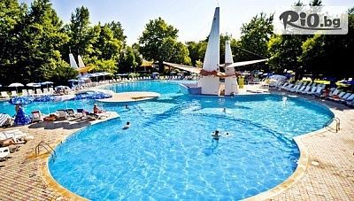 Ранни записвания за море в Албена през цялото лято! All Inclusive нощувка + басейни с минерална вода, 2 шезлонга и 1 чадър на плажа + АкваПарк, от Хотел Ралица Акваклуб 4*
