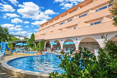 Ранни записвания за море 2026 в хотел Лозенец Ризорт 3*