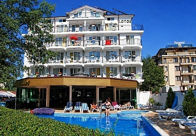 Ранни записвания за море в Китен през 2026: Хотел Лотос предлага нощувка със закуска и вечеря до плаж Атлиман