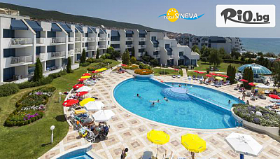 Ранни записвания за море в Свети Влас на 50м. от плажа! Нощувка на база All Inclusive + басейн, чадъри и шезлонги и Безплатно за дете до 12 г., от Хотел Синева Парк 4*