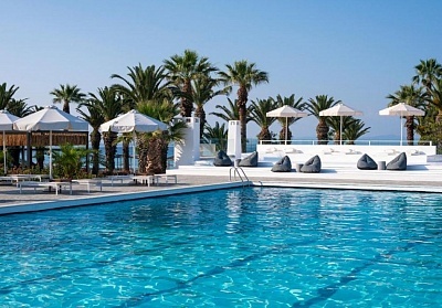 Ранни записвания на първа линия в Kassandra Palace Seaside Resort*****, Криопиги, Гърция! 3+ нощувки на човек със закуски и вечери+ басейн и частен плаж