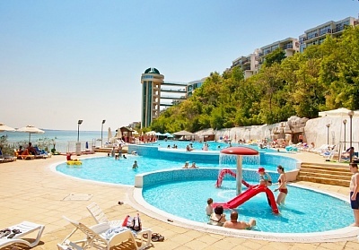 Ранни записвания на първа линия в Свети Влас! Нощувка на човек на база Ultra All inclusive + басейн в хотел Парадайз Бийч*****. Дете до 12г. - БЕЗПЛАТНО