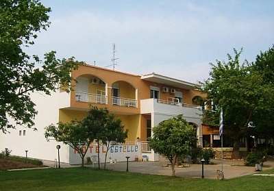 Ранни записвания на 20м. от плажа в Hotel Estelle**, Геракини, Гърция! 2+ нощувки на човек в двойна стая