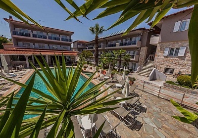 Ранни записвания на 300м. от плажа в Sarantis Hotel***, Ханиоти, Гърция! 5+ нощувки на човек със закуски + басейн