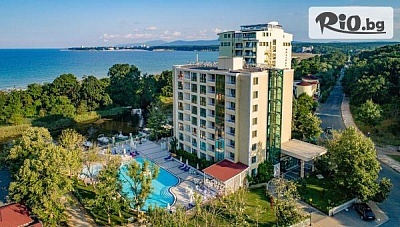 Ранни записвания за почивка в Приморско! All Inclusive нощувка + външен басейн, чадъри и шезлонги, и Безплатно за дете до 13.99 г., от Хотел Перла Роял 5* на 15м. от Южния плаж