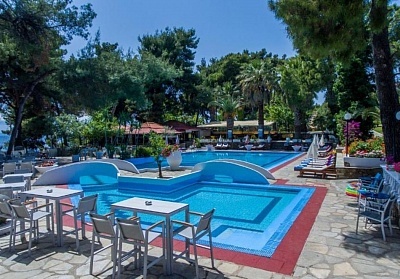  Ранни записвания в Porfi Beach Hotel***, Никити, Гърция! 2+ нощувки със закуски на човек + басейн 
