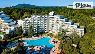 Ранно записване за почивка в к.к. Албена! Нощувка на база All Inclusive + басейн, чадър и шезлонг на плажа, от Хотел Лагуна Гардън 4*