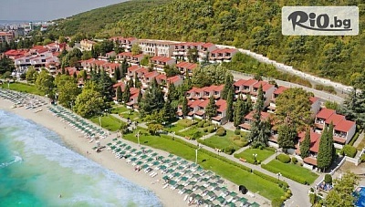 Ранно записване за почивка на Елените! Нощувка на база All Inclusive + басейн, Аквапарк, чадър и шезлонг, от Вили Елените