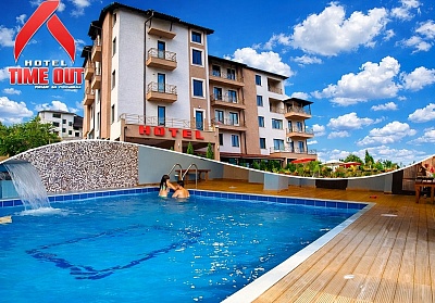 Релакс в Сандански: нощувка със закуска в хотел Тайм Аут с басейн и релакс зона
