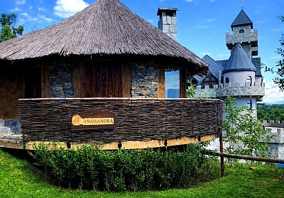 Романтична почивка край Огняново: басейн с минерална вода и релакс зона