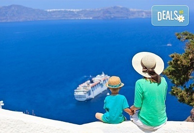 Романтична приказка на остров Санторини, Гърция! 4 нощувки със закуски, транспорт, фериботни билети и такси и посещение на Атина