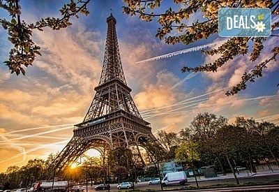 Самолетна екскурзия до Париж на дата по избор със Z Tour! 4 нощувки със закуски в хотел 2*, билет, летищни такси и трансфери