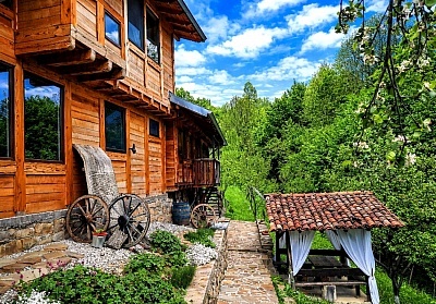 Самостоятелна къща в Еленския балкан за почивка до 20 души