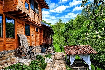 Самостоятелна къща Кандафери 2 в Еленския балкан с басейн и джакузи