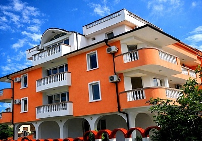 Семейна почивка в Китен: Апартамент за 5 или 6 човека с климатик и басейн