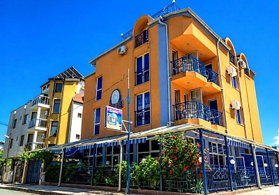 Септемврийска почивка в Приморско, хотел Дара: нощувка, закуска, басейн