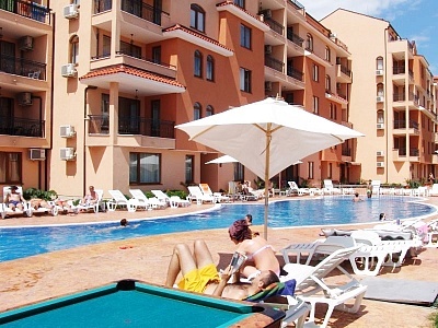 Слънчев бряг: Нощувка за 2-ма или 4-ма с басейн в Апартхотел Касандра