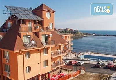 Слънчева почивка на брега на Черно море! 1 нощувка със закуска и вечеря по избор в семеен хотел Кайлас, Ахтопол!