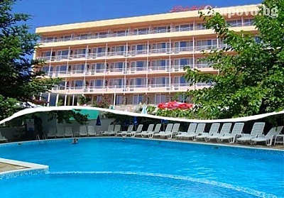 ТОП сезон и All Inclusive + басейн в Хотел Вежен, к.к. Чайка, Златни пясъци