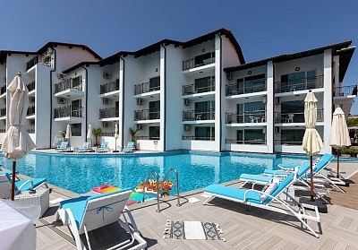 ТОП СЕЗОН на 50м. от Bamboo Beach, Созопол! 3+ нощувки, закуски и вечери на човек + басейн в хотел Роял Калисто