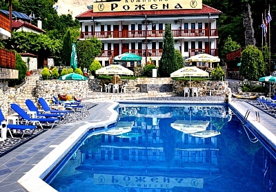 Уикенд до Роженски манастир: Нощувка със закуска в Комплекс Рожена, Мелник