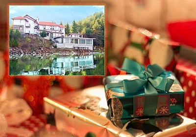  Усетете топлината на една традиционна семейна Коледа в Родопите от хотел Емили, Сърница! 2 или 3 нощувки на човек със закуски и 2 традиционни вечери + релакс пакет 