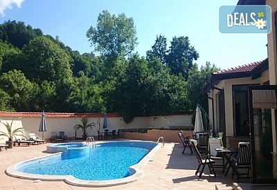 Ваканция в Семеен Хотел Шипково с минерален басейн и джакузи