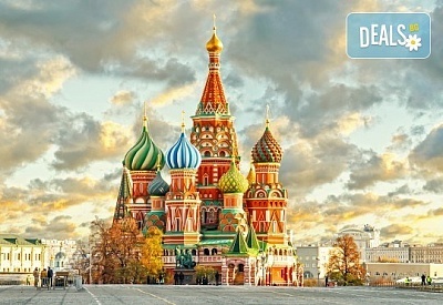 Величието на Русия! Екскурзия до Санкт Петербург и Москва с Лъки Холидей! Самолетни билети, трансфери, 6 нощувки, 5 закуски и 7 вечери в хотели 3 и 4*, туритическа програма