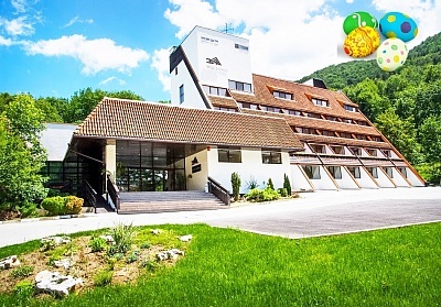 Великден в Етрополе: Празнични нощувки в хотел Еверест със закуски, обеди и вечери