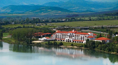 Великден в хотел &quot;RIU PRAVETS GOLF &amp; SPA RESORT&quot;, гр. Правец! 2 или 3 нощувки със закуски и вечери на човек в двойна стая с изглед планина + ГОЛФ ПАКЕТ на цени от 210лв.! 