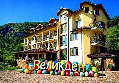 Великден в хотел Вежен, Рибарица: 4 нощувки със закуска, обяд и празнична вечеря