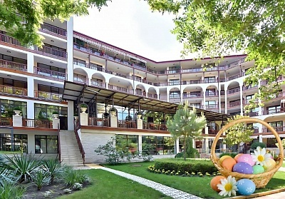 Великден в хотел Естрея: All Inclusive с минерален басейн и празничен обяд