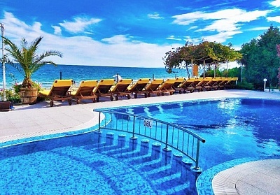 Великден на първа линия в Несебър: 3 нощувки със закуски и вечери в Афродита Бийч Хотел