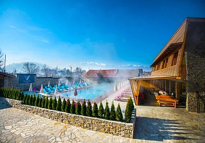 Зимна почивка в с. Баня до Банско: Нощувка със закуска и вечеря, басейн и релакс пакет във Вила Виктория Термал